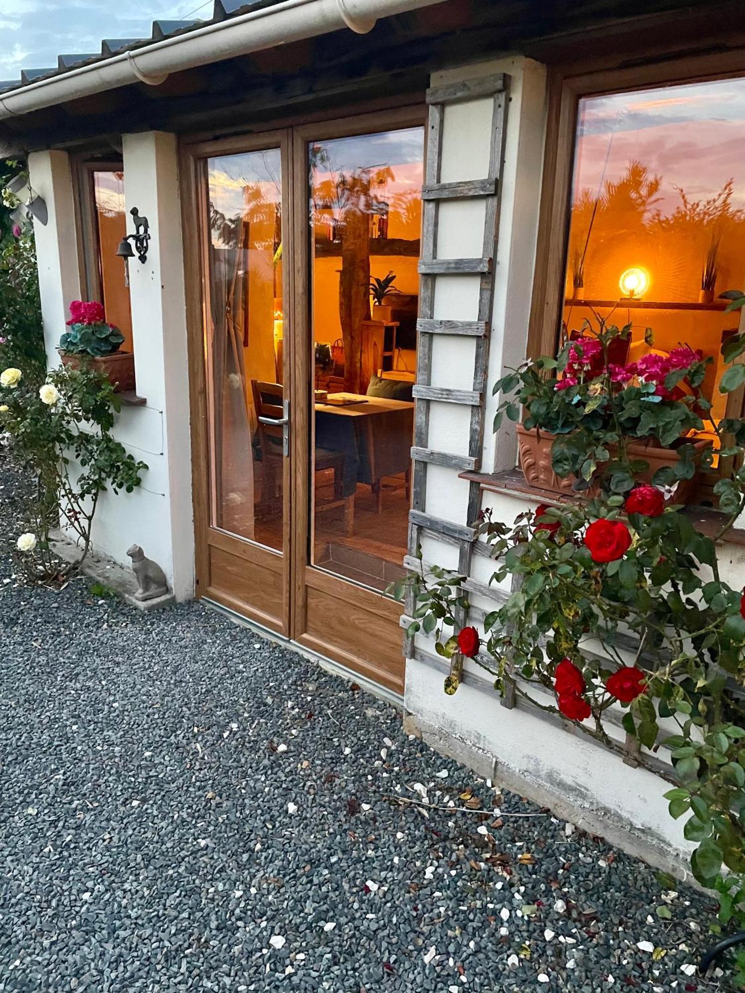 Delightful French Rustic Studio Jumilhac-le-Grand Exterior photo